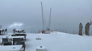 Antalya'da sürpriz kar yağışı