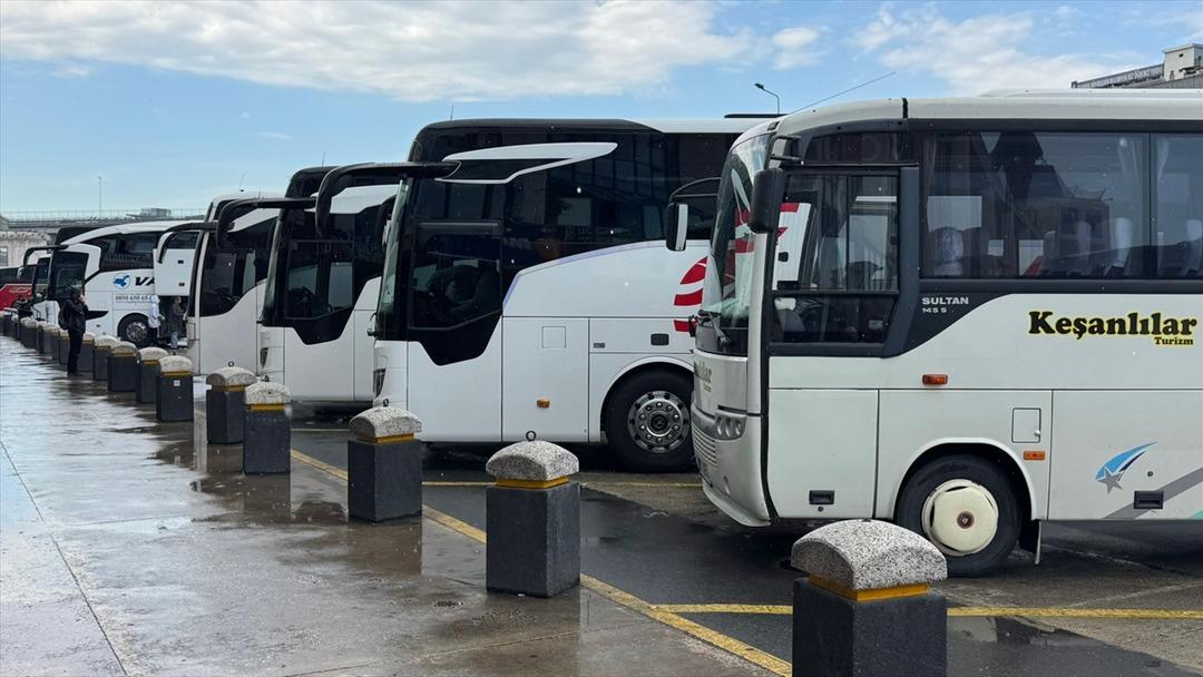 AA-20250530-38129528-38129526-ISTANBULDA_KURBAN_BAYRAMI_ONCESI_OTOBUS_BILETLERI_TUKENDI_EK_SEFERLER_DEVREYE_GIRDI