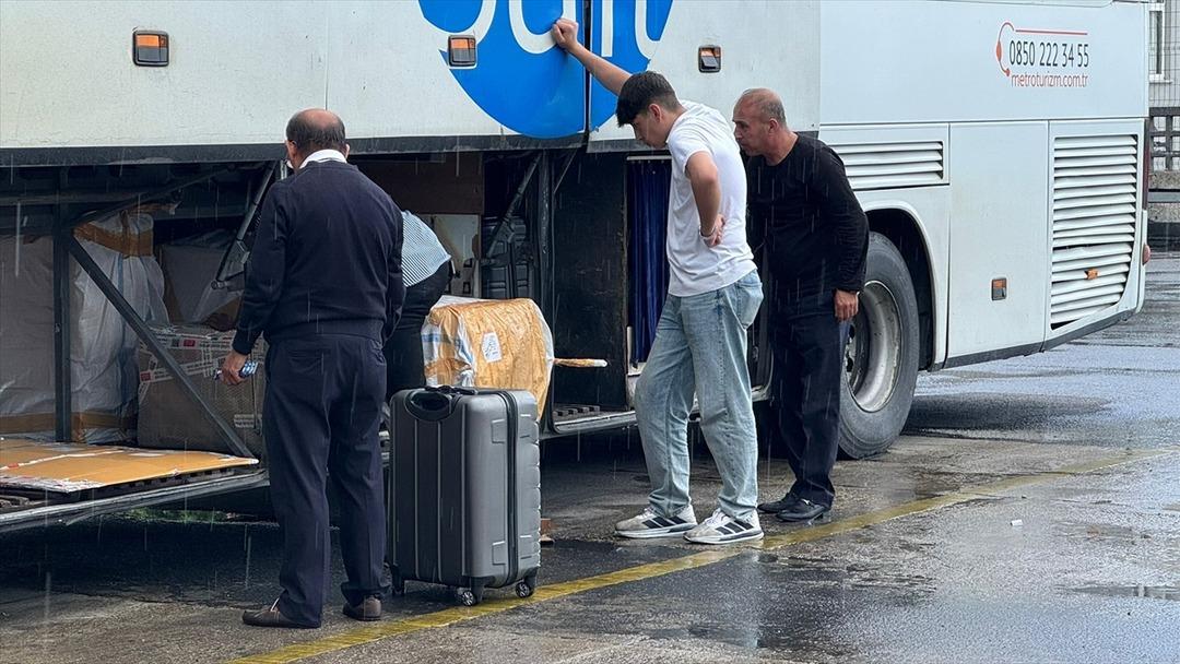 AA-20250530-38129528-38129524-ISTANBULDA_KURBAN_BAYRAMI_ONCESI_OTOBUS_BILETLERI_TUKENDI_EK_SEFERLER_DEVREYE_GIRDI