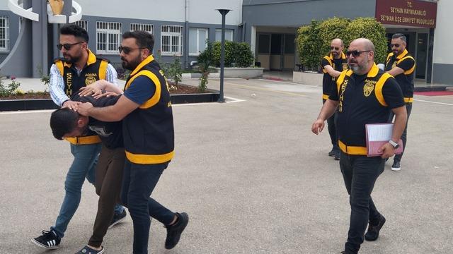 Adana'da silah ele geçirilen evdeki 3 kardeş gözaltına alındı