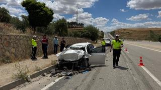 Adıyaman'da feci kaza! Kamyonla çarpışan otomobilin sürücüsü hayatını kaybetti