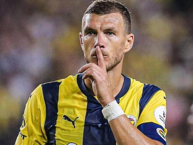 Fenerbahçe'nin yıldız golcüsü Dzeko, takımdan ayrıldığını resmen duyurdu!