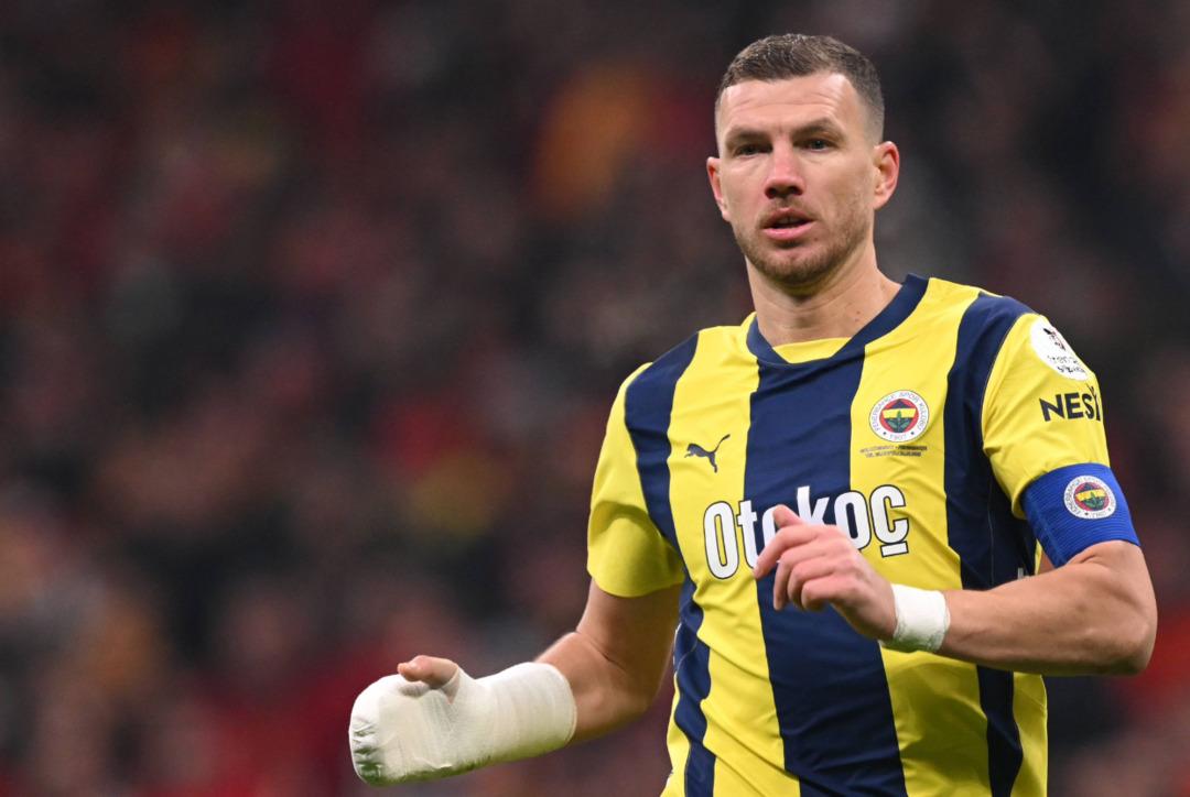 Fenerbahçe nin yıldız golcüsü Dzeko, takımdan ayrıldığını resmen duyurdu! 3