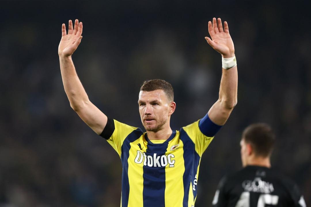 Fenerbahçe nin yıldız golcüsü Dzeko, takımdan ayrıldığını resmen duyurdu! 1