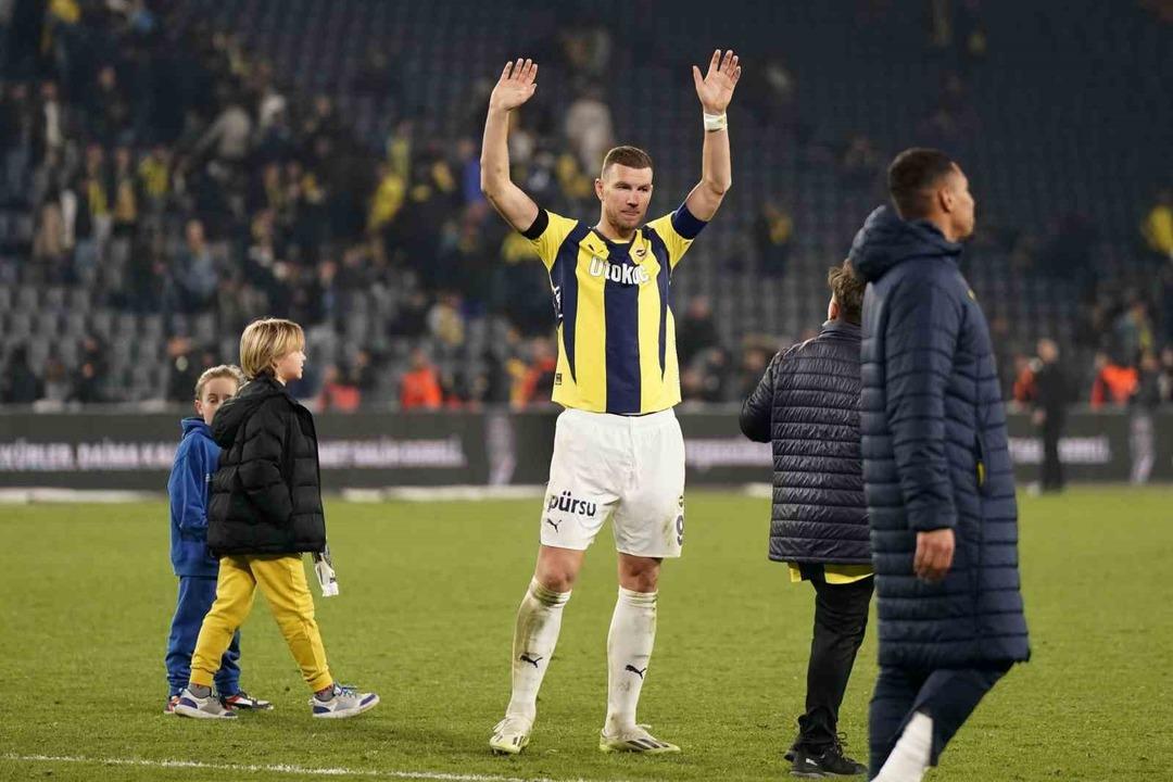 Fenerbahçe de peş peşe iki ayrılık! Dzeko dan sonra Tadic de veda etti 2