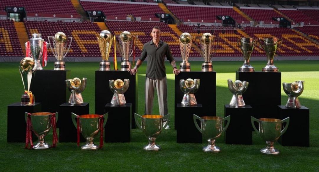 Fernando Muslera ve Mertens e duygusal veda! Tribünlerde gözyaşları sel oldu, bir devir sona erdi... 6