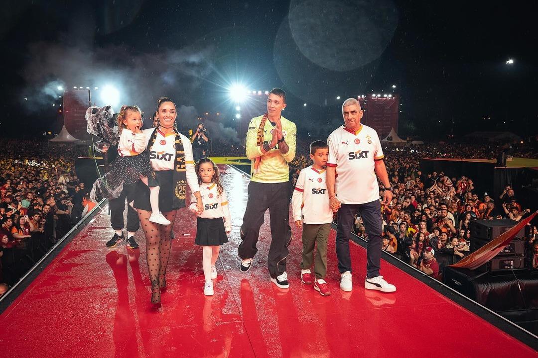 Fernando Muslera ve Mertens e duygusal veda! Tribünlerde gözyaşları sel oldu, bir devir sona erdi... 12