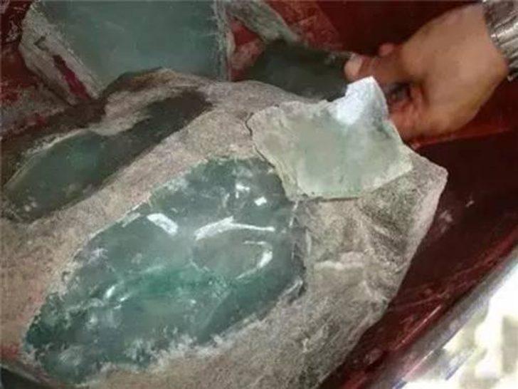 Taş sandı, bakın içinden ne çıktı G4