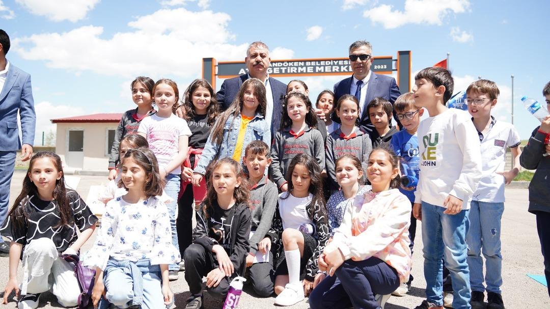 “Geri Dönüşüm Sıfır Atık Sergisi” : Minik öğrenciler geri dönüşüm sergisi açtı, yoğun ilgi gördü 3