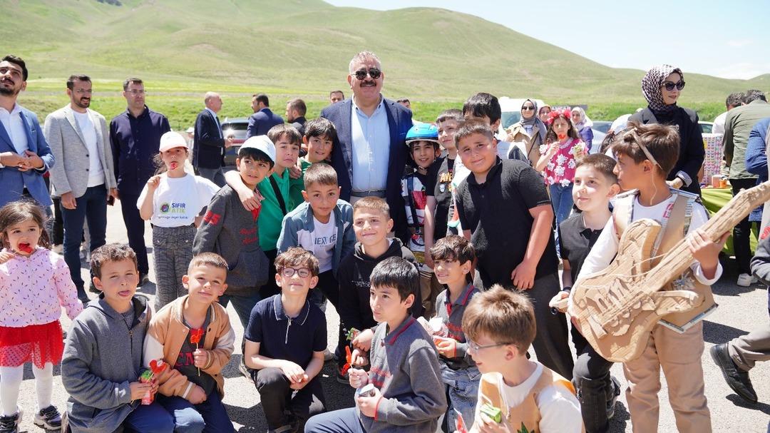 “Geri Dönüşüm Sıfır Atık Sergisi” : Minik öğrenciler geri dönüşüm sergisi açtı, yoğun ilgi gördü 5