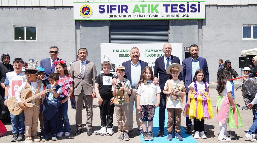 “Geri Dönüşüm Sıfır Atık Sergisi” : Minik öğrenciler geri dönüşüm sergisi açtı, yoğun ilgi gördü