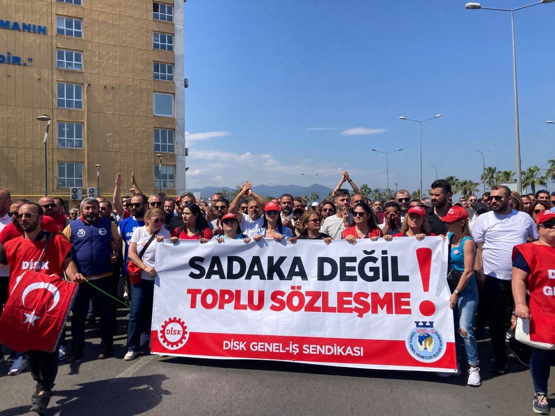 İzmir deki grevde üçüncü gün! Ulaşım durma noktasında, çöp yığınları her yerde... Belediye Başkanı Cemil Tugay dan çağrı! 3