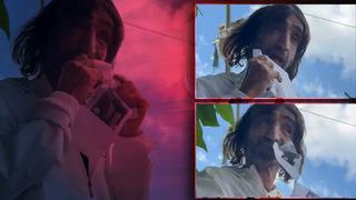 Rambo Okan, Ali Koç'un fotoğrafını yedi! Sosyal medyaya damga vuran video...