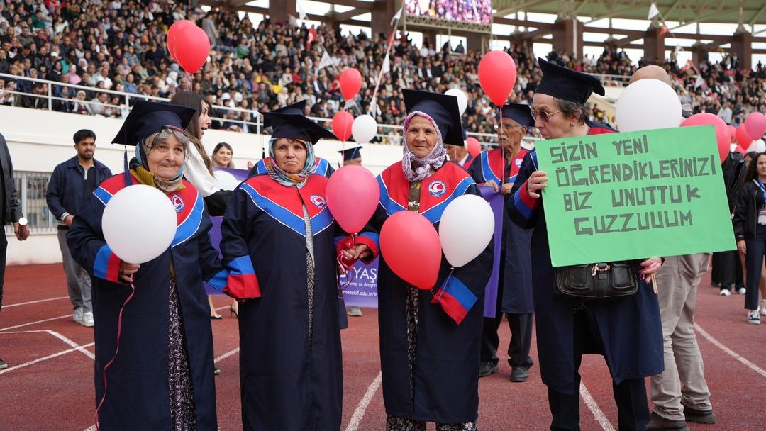 76 yıl sonra gelen mezuniyet: Bir ömür boyu beklenen hayaller gerçek oldu 8