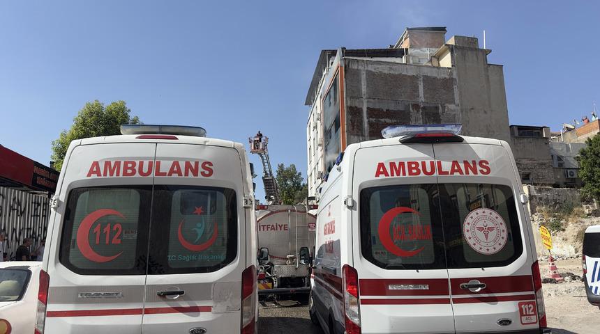 Adana'da yastık imalathanesinde çıkan yangın söndürüldü