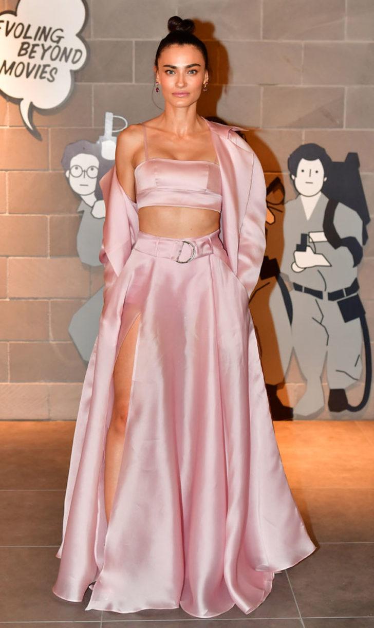 Gecenin yıldızı oldu! Bir de altını görün!  G4