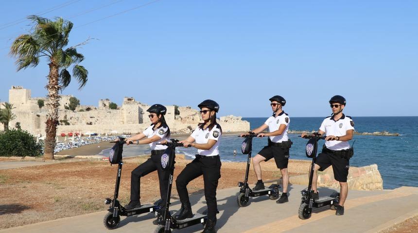 Mersin'deki Kızkalesi'nde yaz sezonunda polisler elektrikli skuterle görev yapacak
