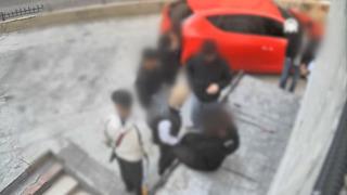 17 yaşında 3 suç kaydı var! Sokakta oturan kişinin yanına gidip bıçakla gasp etti...