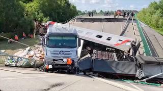 Rusya'da feci olay! Köprü, yolcu treninin üzerine çöktü: 7 kişi hayatını kaybetti