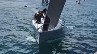 İstanbul Boğazı'ndaki yelken yarışlarında kazadan kıl payı kurtuldular! O anlar kamerada 