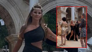 Pınar Altuğ derin yırtmacıyla yürüdü, eşi o anları paylaştı! Yorum yağınca iç çamaşırı açıklama geldi