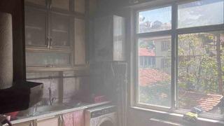 Mutfakta çıkan yangın evi küle çeviriyordu