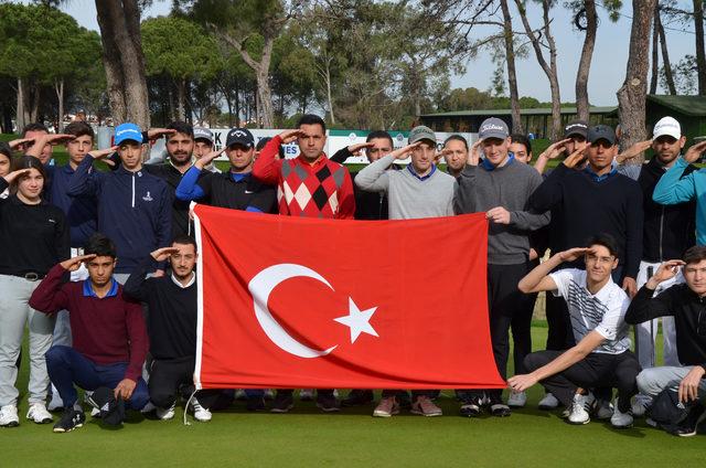 Milli golfçülerden asker selamı