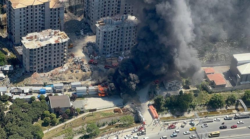 Gaziosmanpaşa'da işçi konteynerlerinde çıkan yangın söndürüldü