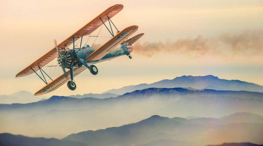 Almanya'da evin üzerine uçak düştü! Ölüler var