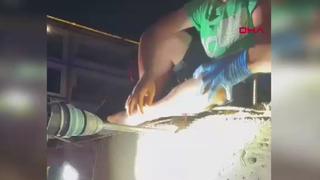 Yer: Batman!  Bahçe duvarına çıkan çocuğun bacağına demir saplandı