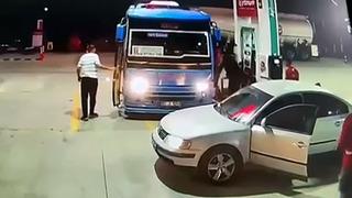 Adana'da dehşet anları! Taş, sopa, tabanca... Özel halk otobüslerine saldırdılar: 3 yaralı