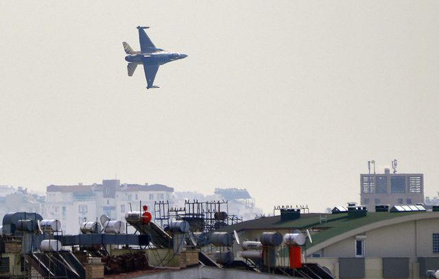 SOLOTÜRK, Konyaaltı sahilinde prova uçuşu yaptı