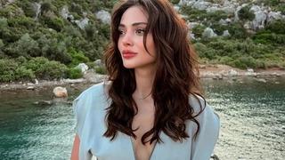 Sezonu açtı! Beyaz bikinisiyle olay oldu