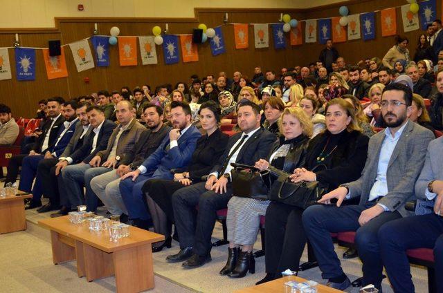 Didim AK Parti’de gençler Duran’a emanet