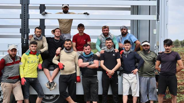 'Aylık 100 bin TL ile iyi geçiniyoruz' Bu işle evini de yaptı 'Ya asgari ücretle fabrikada çalışacak ya da burada çalışacak'