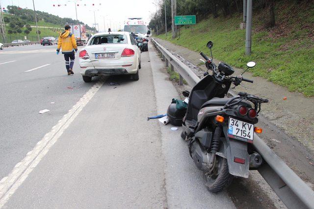 Emniyet şeridinde duran otomobile motosiklet çarptı: 1 yaralı