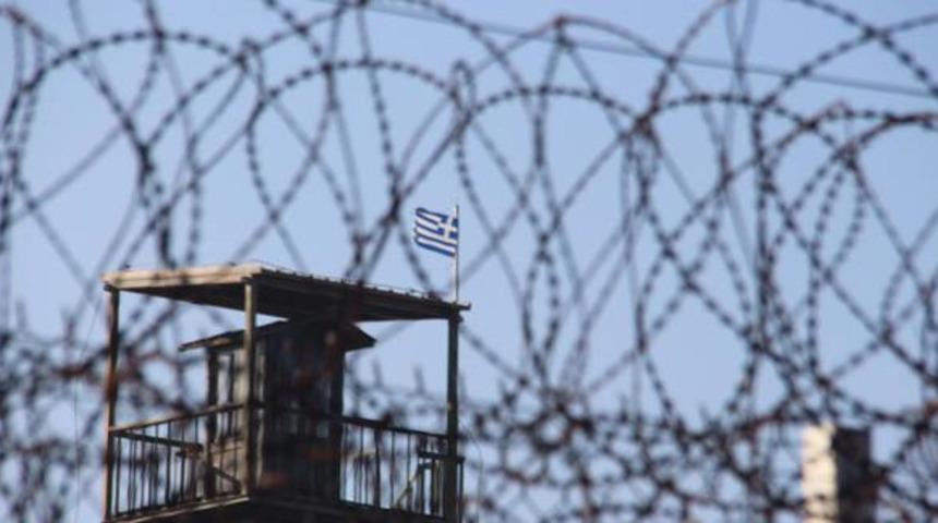 Türkiye tarafına geçen 2 Yunan askeri gözaltına alındı!