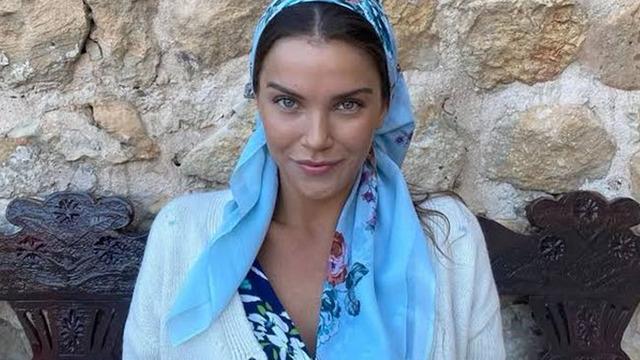 Uzak Şehir'in Pakize'si Yaren Güldiken yemeğe beyazlar içinde geldi! Yorum yağdı: Bu kız harcanıyor