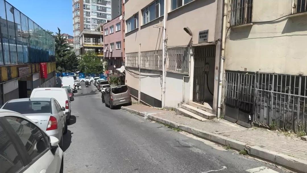 İstanbul da cinayet! Düğün çıkışı kafasına taşla vurarak öldürdü: Katil zanlısı karakolda yakalandı 1