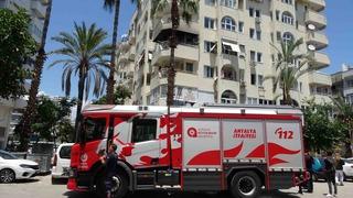Antalya'da balkonda çıkan yangın korkuttu