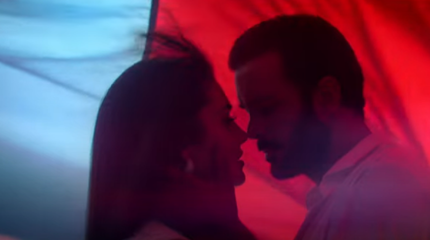 Hande Erçel ve Barış Arduç başrolde! Aşkı Hatırla fragmanına eleştiri yağdı: Erotizm de kurtarmaz bunu...