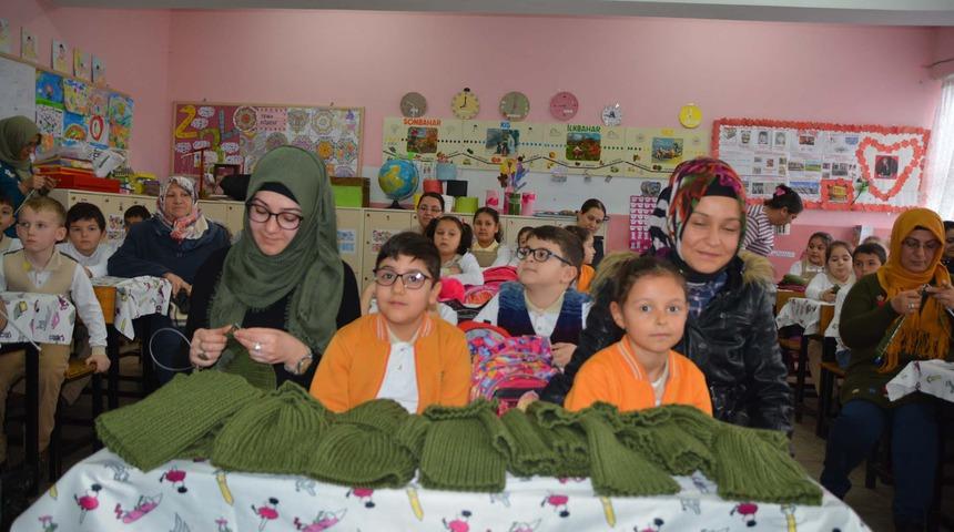 Mehmet&ccedil;ik i&ccedil;in anneler bere &ouml;rd&uuml;, &ouml;ğrenciler mektup yazdı