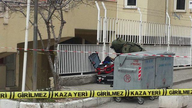 Polis merkezinin önüne bırakılan valizler, Filistinli ailenin çıktı