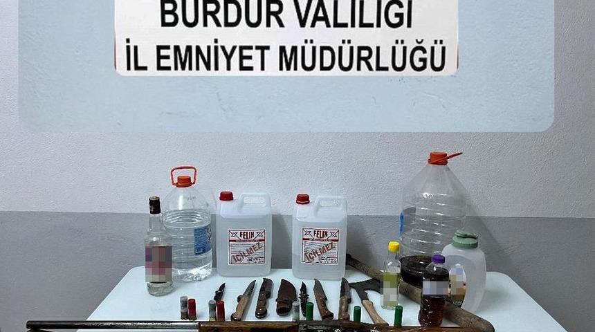 Burdur'da silah ve kaçak içki operasyonu: 1 gözaltı