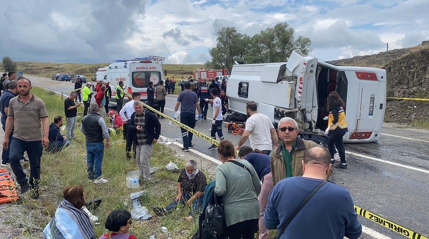 Yozgat'ta korkunç kaza! Midibüs şarampole devrildi: 3 ölü, 27 yaralı