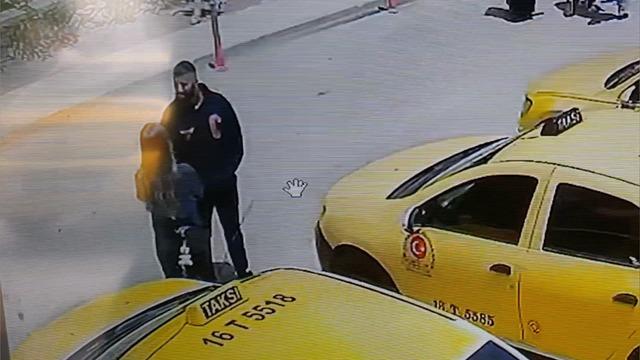 Bursa'da kan donduran anlar! Eski nişanlısıyla sokakta denk geldi: Tartışma çıkınca... O anlar saniye saniye kamerada