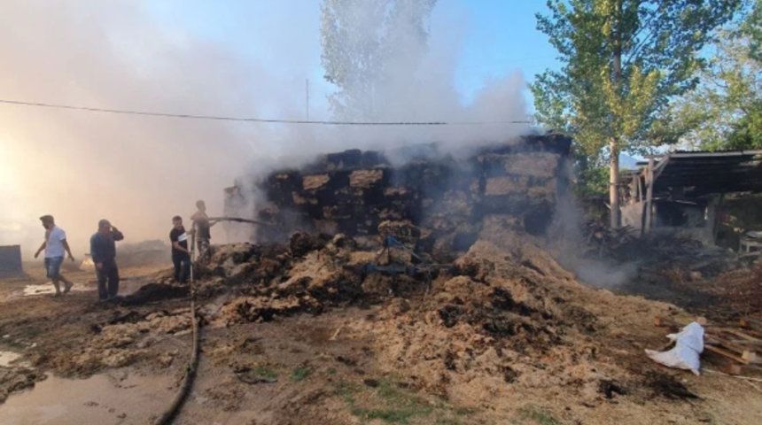 Tokat'ta çıkan yangında 30 ton saman yandı