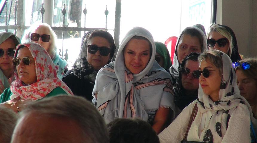 Demet Akalın'ın acı günü! Kuzeni son yolculuğuna uğurlandı: "Teyzemin emaneti gitti"