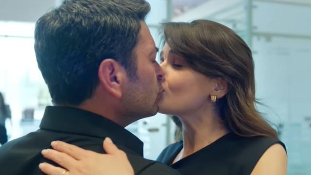 Uzak Şehir sezon finaliyle sosyal medyayı salladı! Öpüşme sahnesine yorum yağdı! 'Beklenen oldu' 