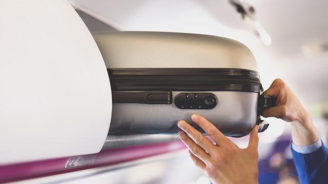 Seyahatlerde yerden kazandıracak kabin boy valizler	